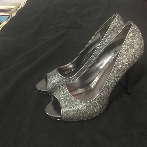 Black and grey sparkly heals - Picture 2 of 4